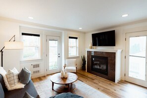 TV, fireplace