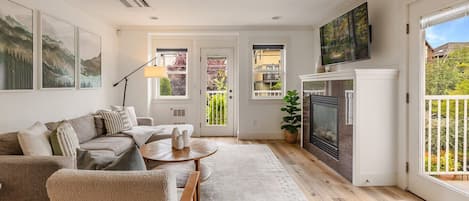TV, fireplace
