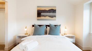 3 bedrooms, desk, iron/ironing board, WiFi