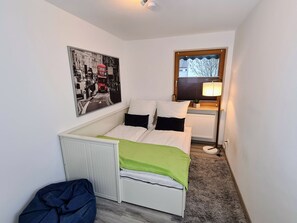 2 habitaciones, tabla de planchar con plancha, wifi y ropa de cama 