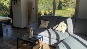 Smart-TV, Kamin, Stereoanlage