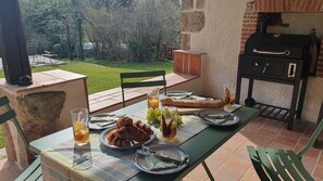 Outdoor dining - Maison de l'olivier - Rural Comfort & Relaxation (Champniers-et-Reilhac)