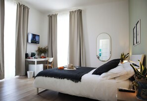 Superior Double Room | Frette Italian sheets, premium bedding, down duvets, desk - Fortuna Guest House (Syracuse)