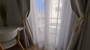 Superior Double Room | Egyptian cotton sheets, premium bedding, down comforters - Fortuna Guest House (Syracuse)