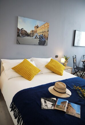 Comfort Double Room | Frette Italian sheets, premium bedding, down duvets, desk - Fortuna Guest House (Syracuse)