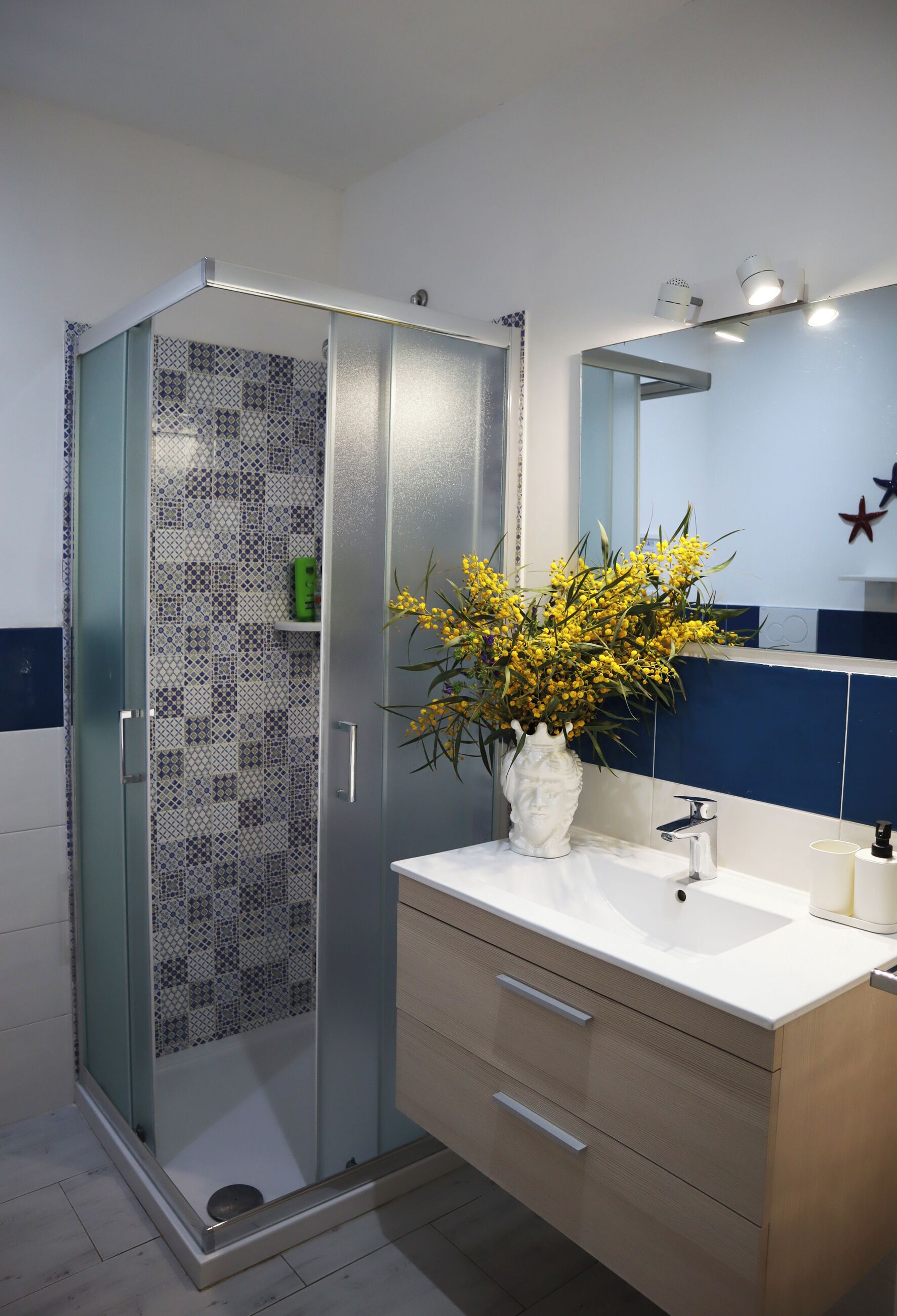 Doppia Comfort | Bagno | Doccia, soffione a pioggia, asciugacapelli, bidet