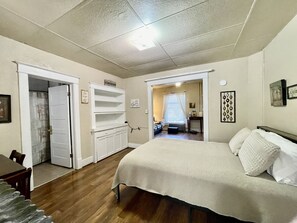 1 habitación, tabla de planchar con plancha, wifi y ropa de cama 