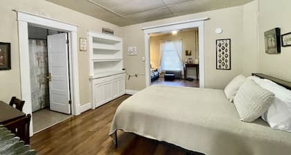 Roomy Efficiency for Traveling Professional near Parkview Hospital