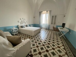 2 Schlafzimmer, Schreibtisch, Bügeleisen/Bügelbrett, Reisekinderbett