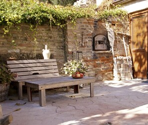 Apartment | Property grounds - Charming 2-bed Apartment in Petritoli (Petritoli)