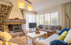 Smart TV - Stunning home in Cájar with WiFi (Cájar)