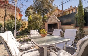 Outdoor dining - Stunning home in Cájar with WiFi (Cájar)