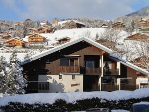 Exterior - Studio with Balcony near Bossonnet, La Clusaz - Sleeps 4 with Garage (La Clusaz)