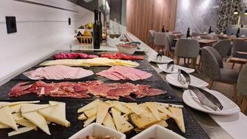 Morgenmadsbuffet hver dag (10.00 EUR pr. person)