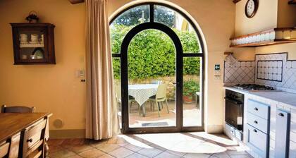 Glicini 2, holiday home with pool 30' from Florence