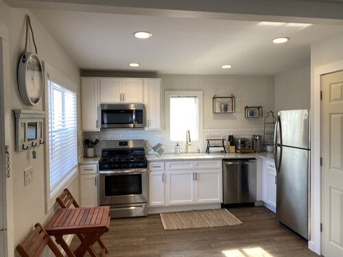 New 4 BR Prime Location 1 block to Casino Pier! Front Unit of two unit house.