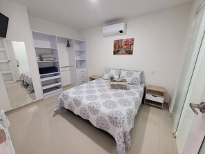 2 bedrooms, in-room safe, desk, iron/ironing board