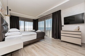 3 bedrooms, in-room safe, desk, iron/ironing board