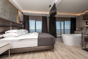 3 bedrooms, in-room safe, desk, iron/ironing board - villa Aurelia 2-amazing sea and city rooftop view (Makarska)