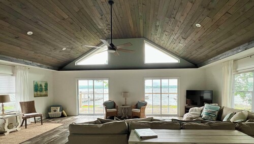 Level Seneca Lakefront Villa with Gorgeous Sunsets 3,510 sq. ft.