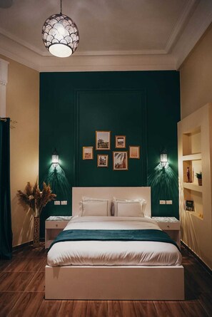 8 bedrooms, desk, WiFi, bed sheets - Cozy feel-like home hotel near to everything a tourist need (Cairo Governorate)