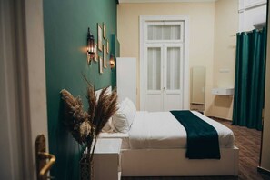 8 bedrooms, desk, WiFi, bed sheets - Cozy feel-like home hotel near to everything a tourist need (Cairo Governorate)