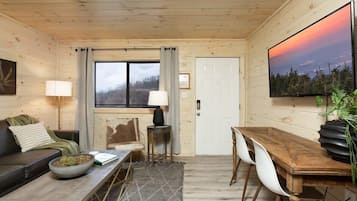 Televisión y chimenea