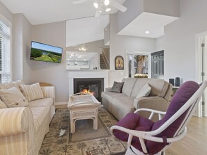 Smart TV y chimenea 