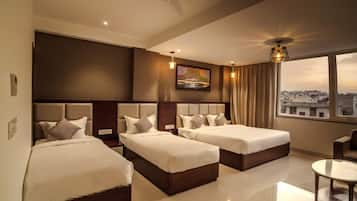 Family Quadruple Room | Egyptian cotton sheets, premium bedding, down comforters