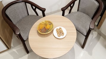 Deluxe Double Room | In-room dining