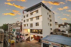Kiến trúc tòa nhà