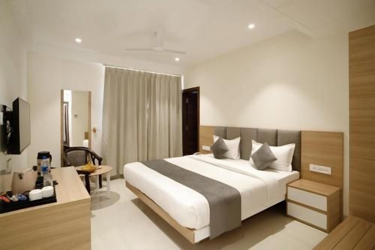 Egyptian cotton sheets, premium bedding, down comforters