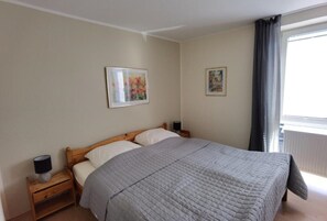 2 chambres, coffres-forts dans les chambres, fer et planche à repasser