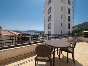 Luxury Villa | Terrace/patio