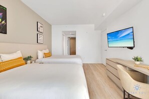2 bedrooms, desk, iron/ironing board, travel crib - Ocean View Balcony|Beachfront Resort+Amazing Pools (Hollywood)