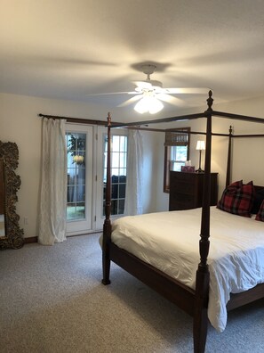 5 bedrooms, desk, iron/ironing board, free WiFi