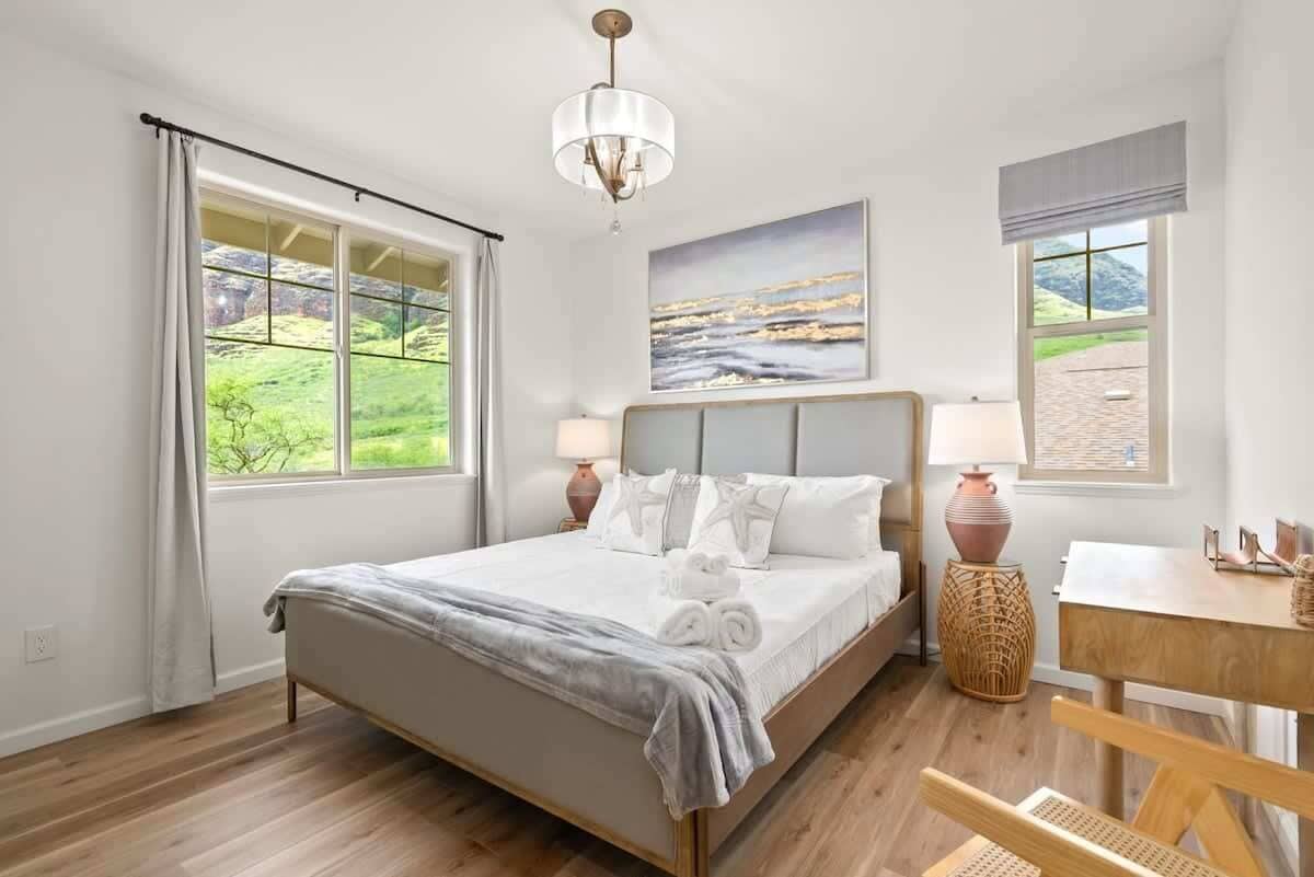 4 bedrooms, desk, iron/ironing board, travel crib