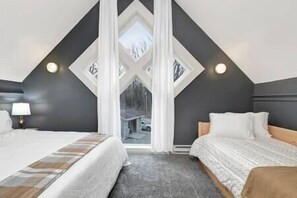 4 bedrooms, travel crib, WiFi, bed sheets