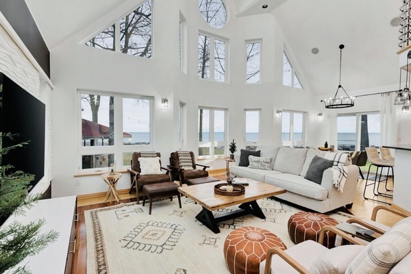 Living Room 18' open layout with Grand Lake Views