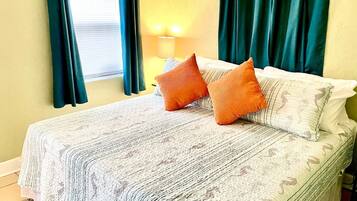 1 bedroom, desk, iron/ironing board, WiFi