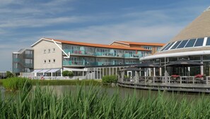 Exterior - Lovingly furnished apartment DünenGras - located on the dunes (Julianadorp)