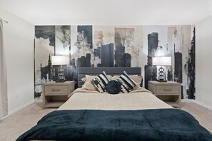 5 quartos, escrivaninha, ferros/tábuas de passar roupa, berço de viagem