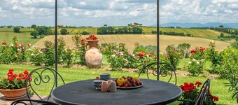 Villa Serena, private villa with pool between Umbria and Tuscany