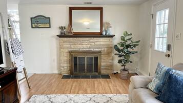 Télévision, cheminée