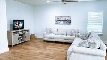 Smart-TV, DVD-Player, Bücher