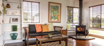Moffat Beach Retreat, Pet-friendly & Ocean Views