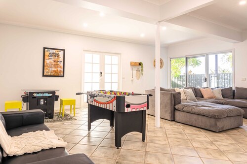 Moffat Beach Retreat, Pet-friendly & Ocean Views