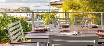 Moffat Beach Retreat, Pet-friendly & Ocean Views