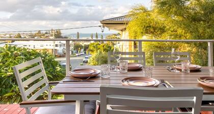 Moffat Beach Retreat, Pet-friendly & Ocean Views