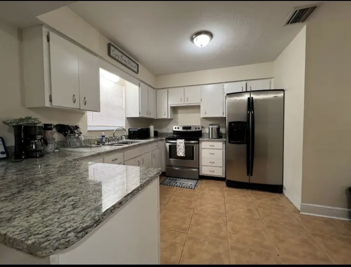 King Suite vacation retreat on the edge of Tampa!